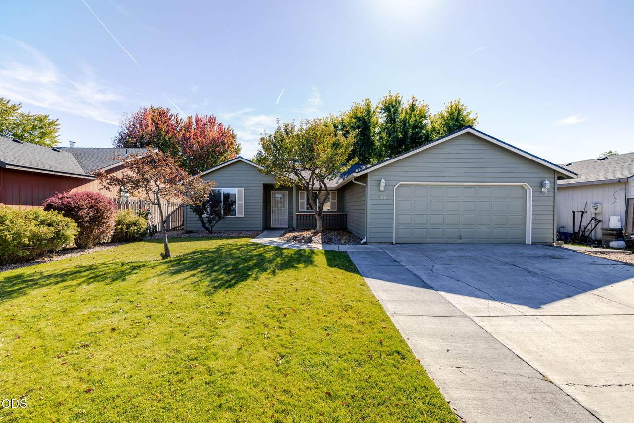 752 Nickernut Place - Photo 1