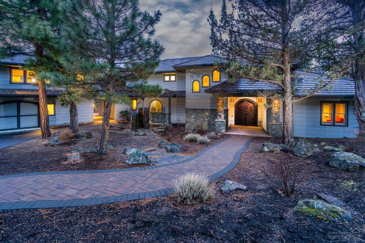16095 Pacific Court, Sisters, OR 97759 (MLS #201601905) :: Birtola Garmyn High Desert Realty