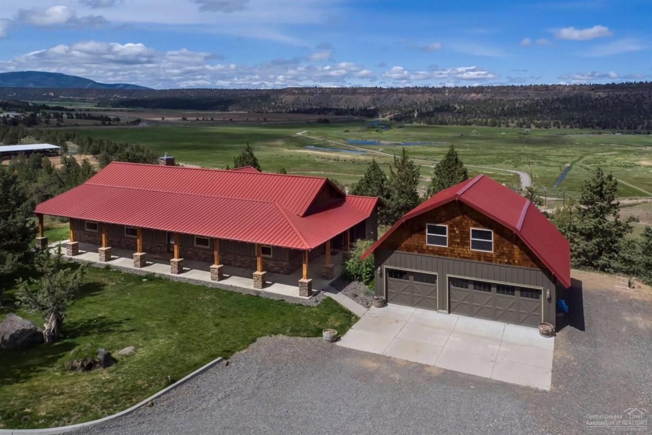 2300 S Main Street, Prineville, OR 97754 (MLS #201605439) :: Birtola Garmyn High Desert Realty