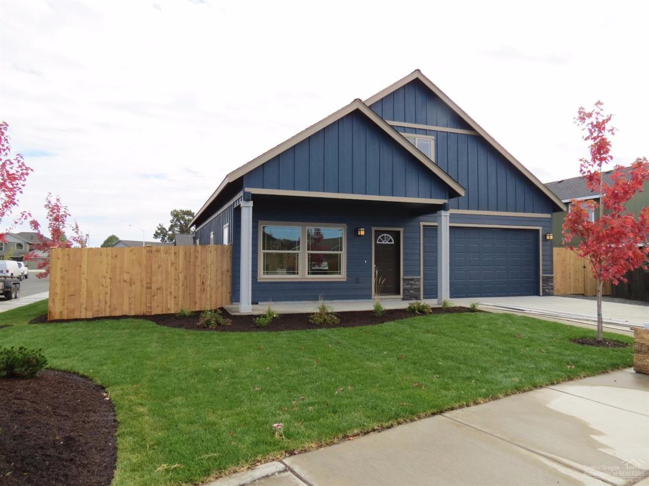 1306 NW 21st Street, Redmond, OR 97756 (MLS #201606785) :: Birtola Garmyn High Desert Realty