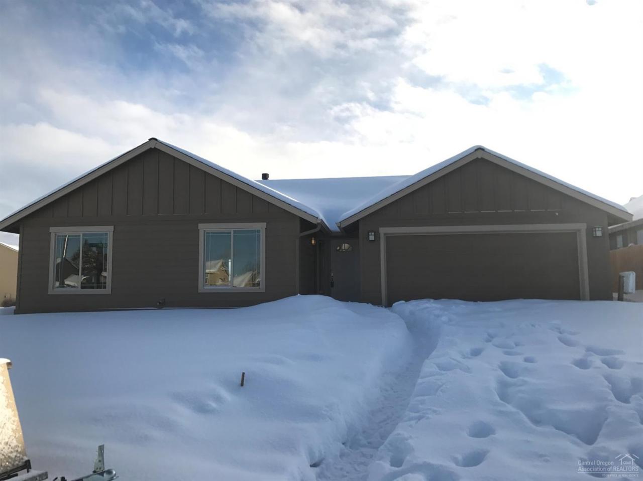 2626 SW Juniper Lane, Redmond, OR 97756 (MLS #201608307) :: Birtola Garmyn High Desert Realty