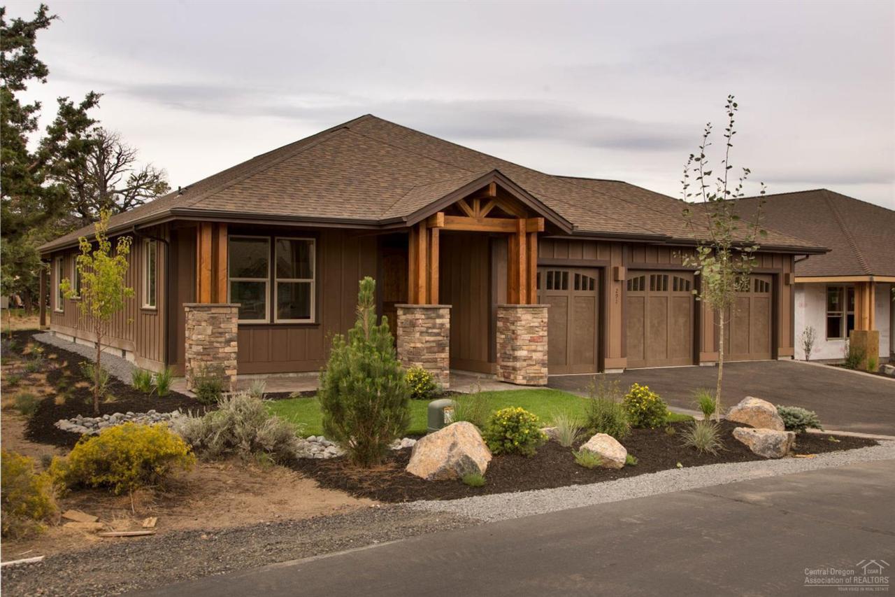 291 Sun Vista Drive, Redmond, OR 97756 (MLS #201608332) :: Birtola Garmyn High Desert Realty
