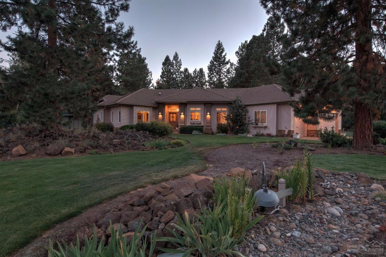 20445 Keystone Court, Bend, OR 97702 (MLS #201608469) :: Birtola Garmyn High Desert Realty