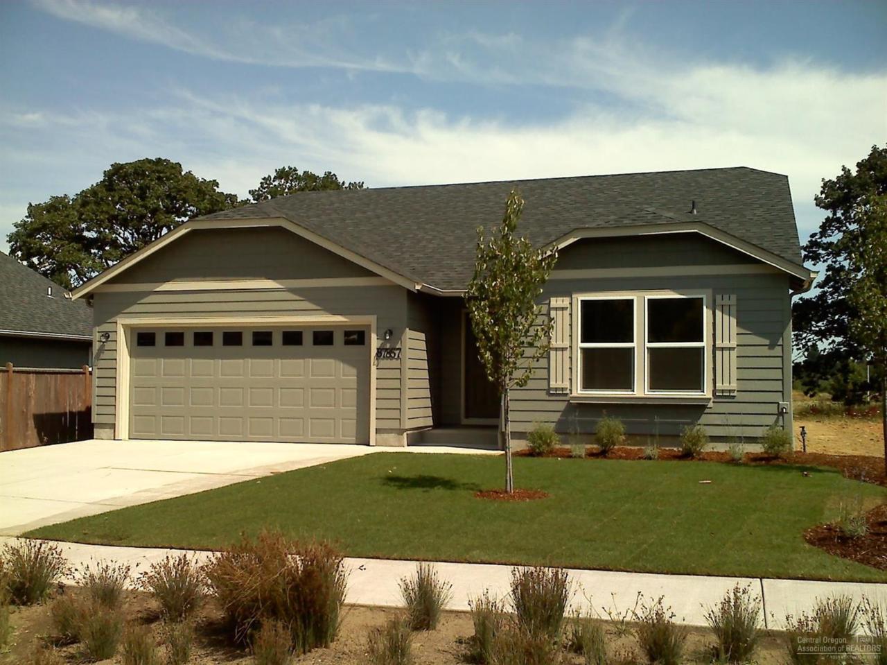 61485 SE Luna Place, Bend, OR (MLS #201609910) :: Birtola Garmyn High Desert Realty