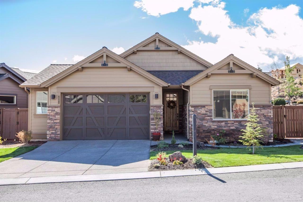 2551 NW Majestic Ridge Drive, Bend, OR 97703 (MLS #201609925) :: Birtola Garmyn High Desert Realty