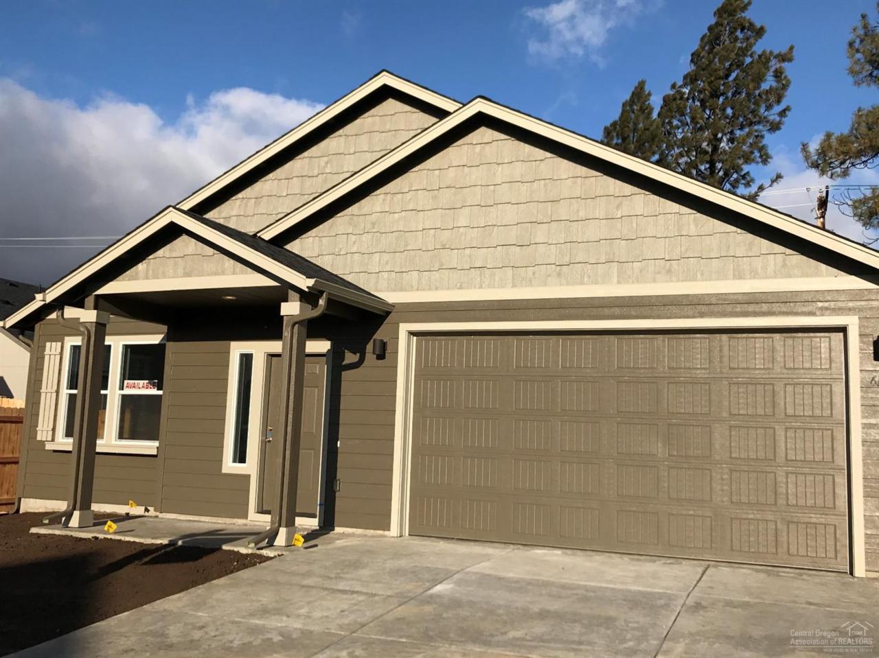 61481 SE Luna Place, Bend, OR 97702 (MLS #201609941) :: Birtola Garmyn High Desert Realty