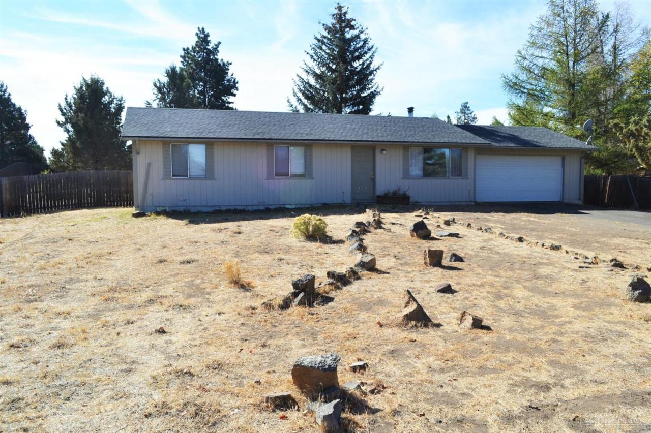 20897 West View Drive, Bend, OR 97702 (MLS #201610278) :: Birtola Garmyn High Desert Realty
