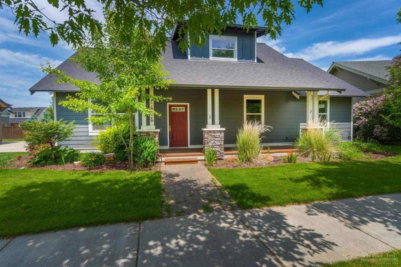1655 Hemlock Avenue - Photo 1