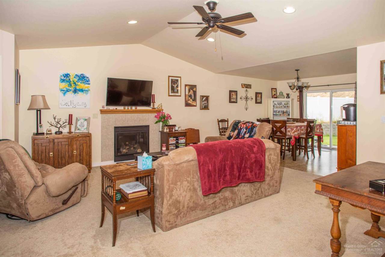 838 Sunnyside Drive - Photo 1