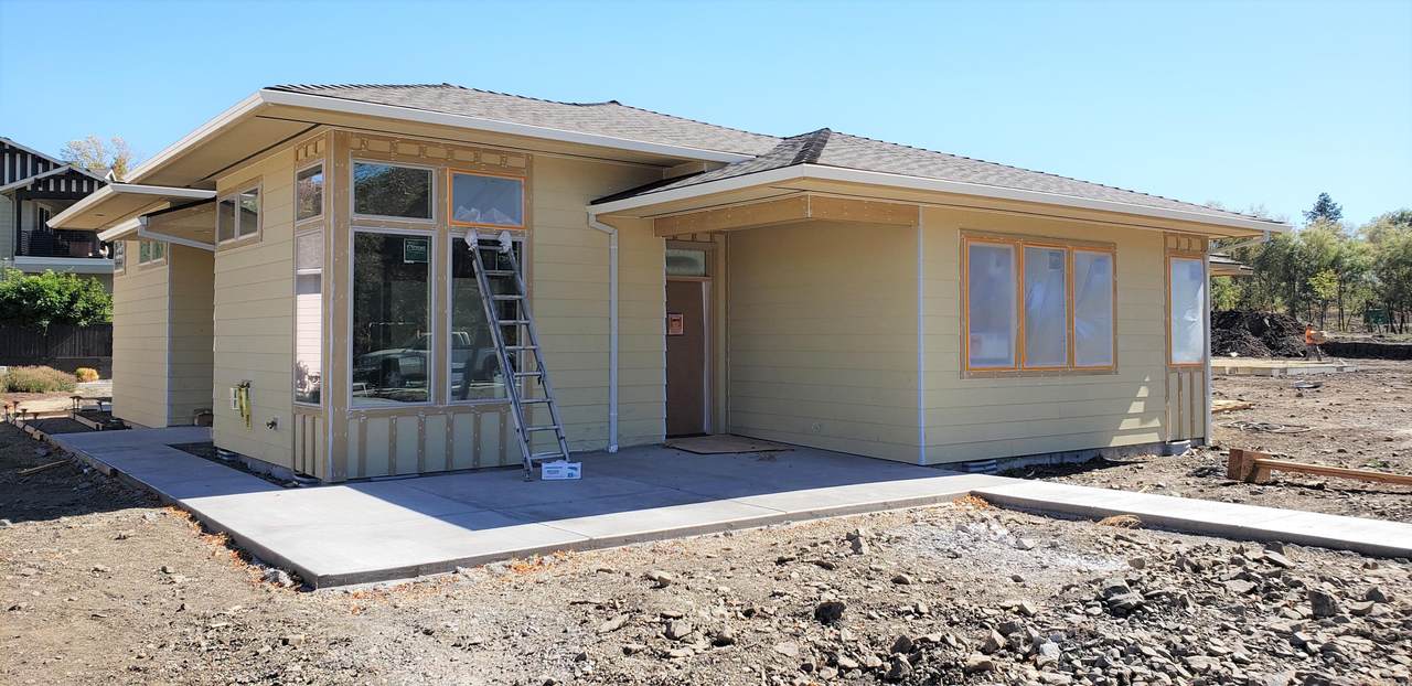 890 Kestrel Parkway - Photo 1