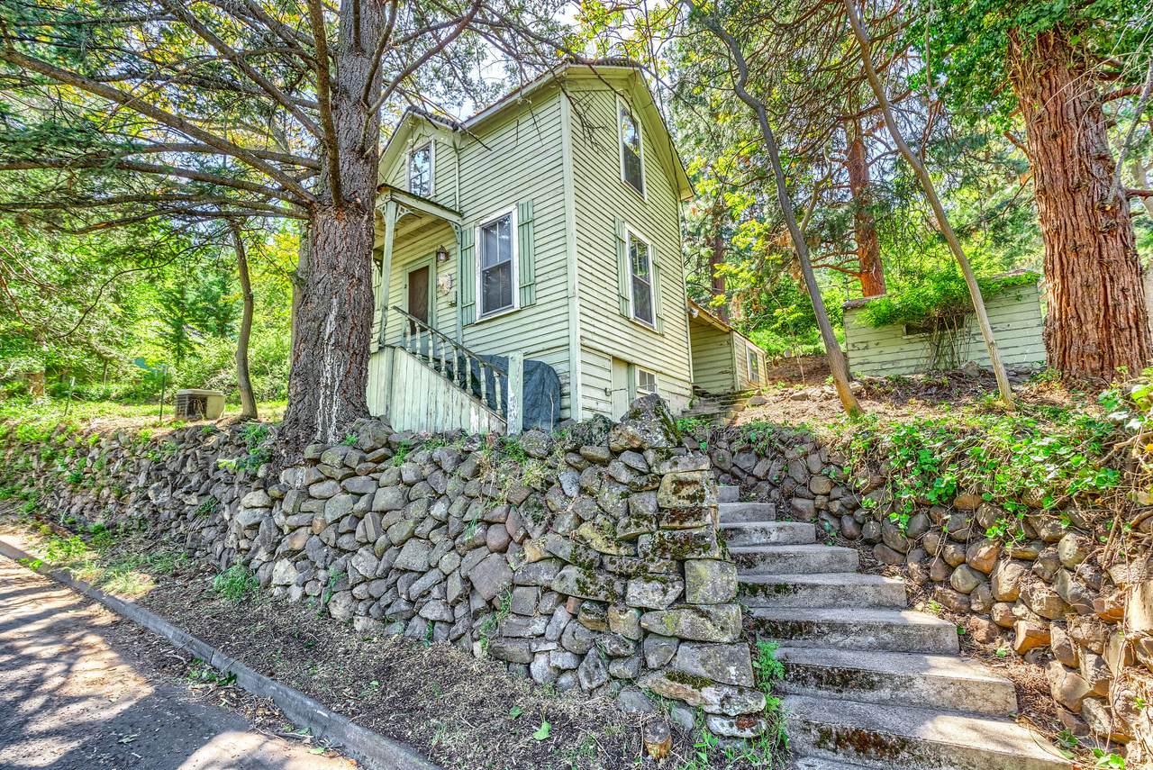 275 Scenic Drive - Photo 1