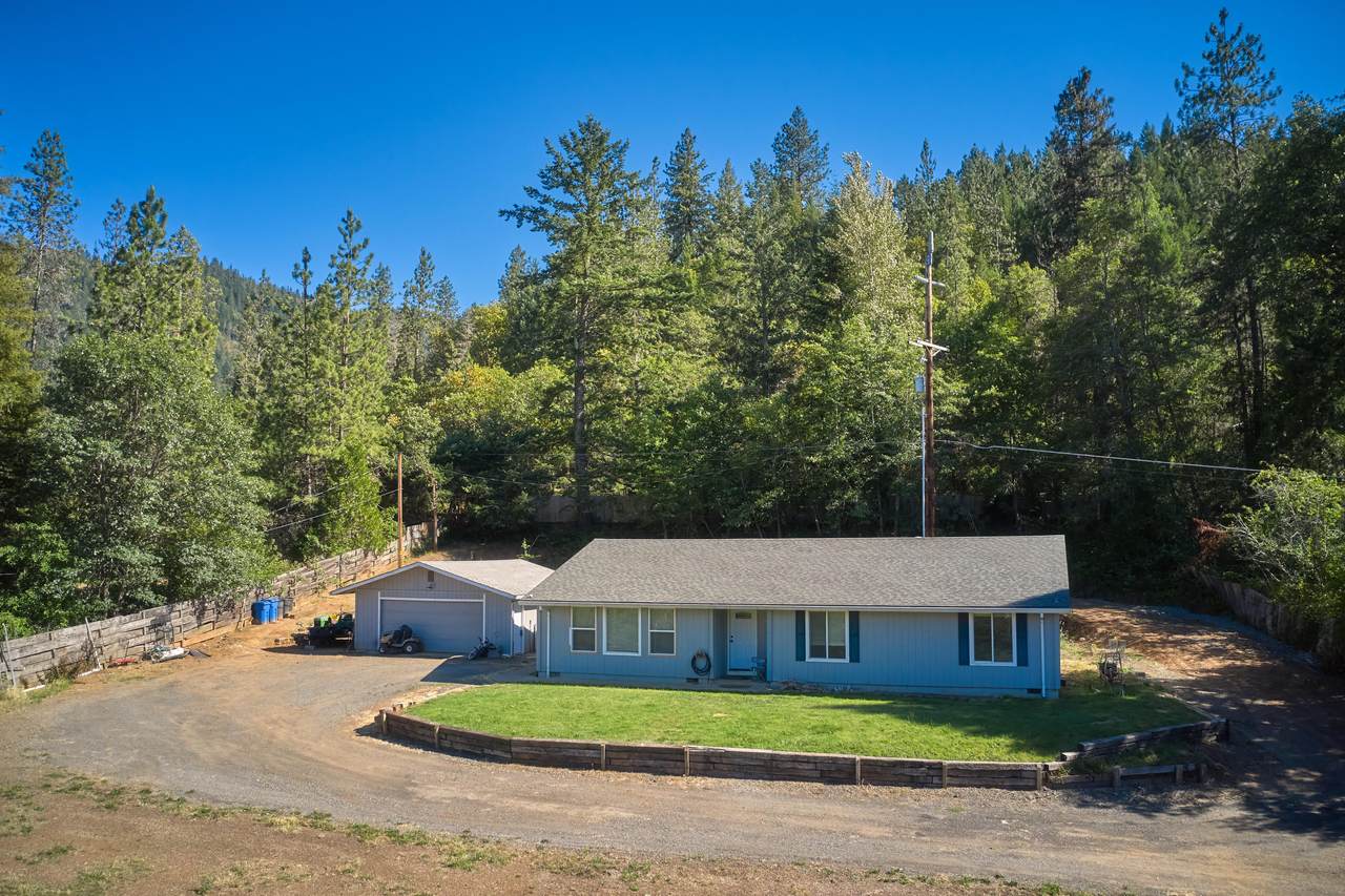 3825 Rogue River Highway - Photo 1