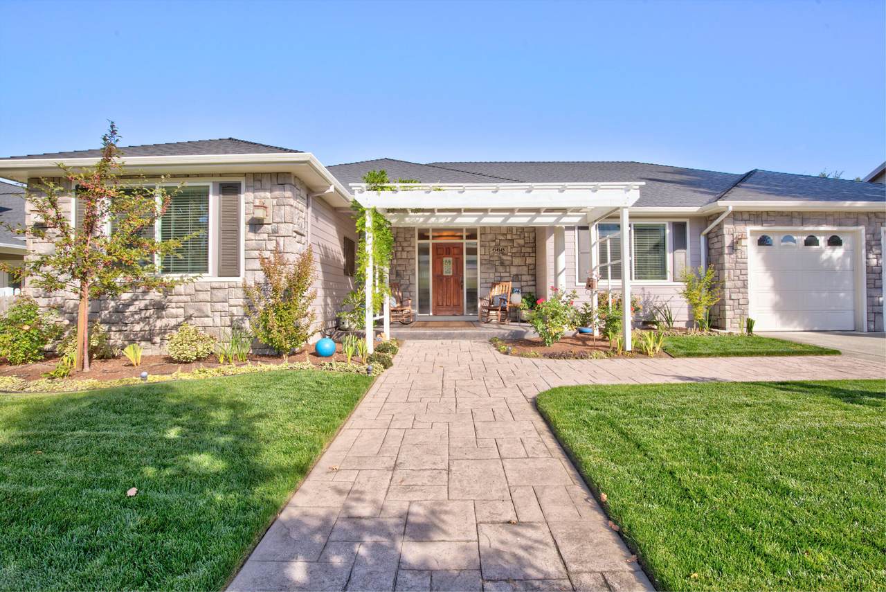 668 Silver Creek Drive - Photo 1