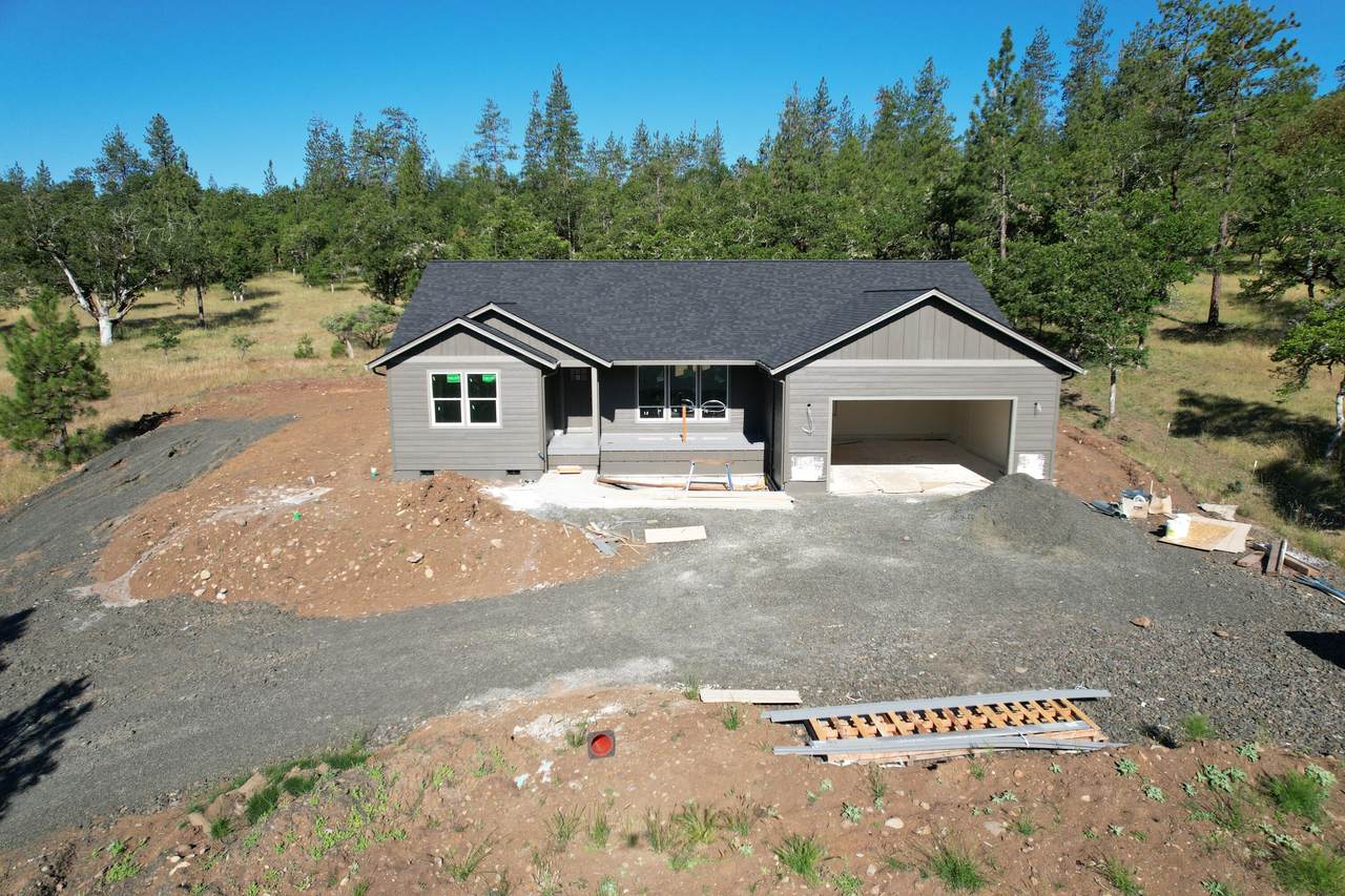 135 Hannahs Way - Photo 1