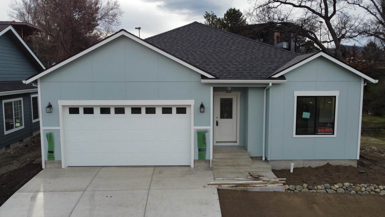 211 Christopher Way - Photo 1
