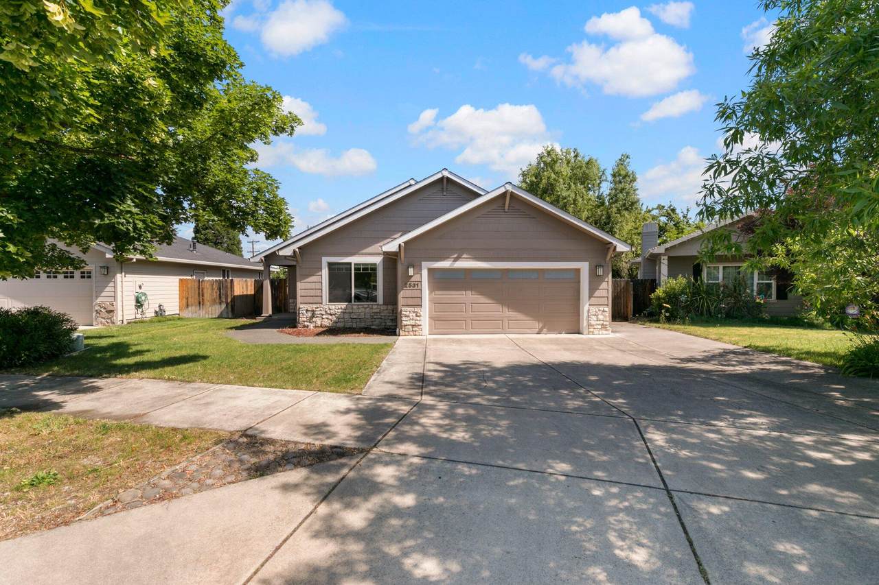2531 Waters Edge Way - Photo 1