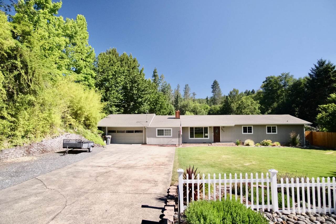 1260 B Street - Photo 1