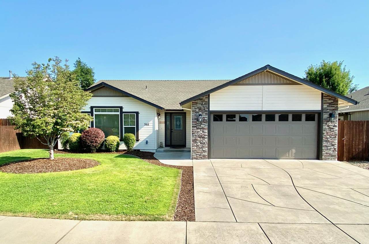 944 Willowdale Avenue - Photo 1