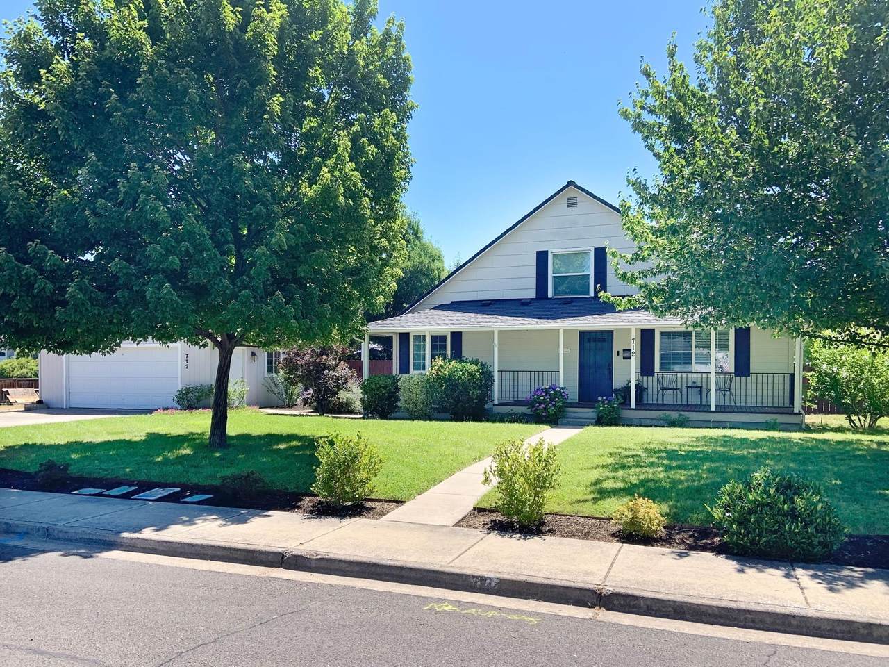 712 Maple Street - Photo 1