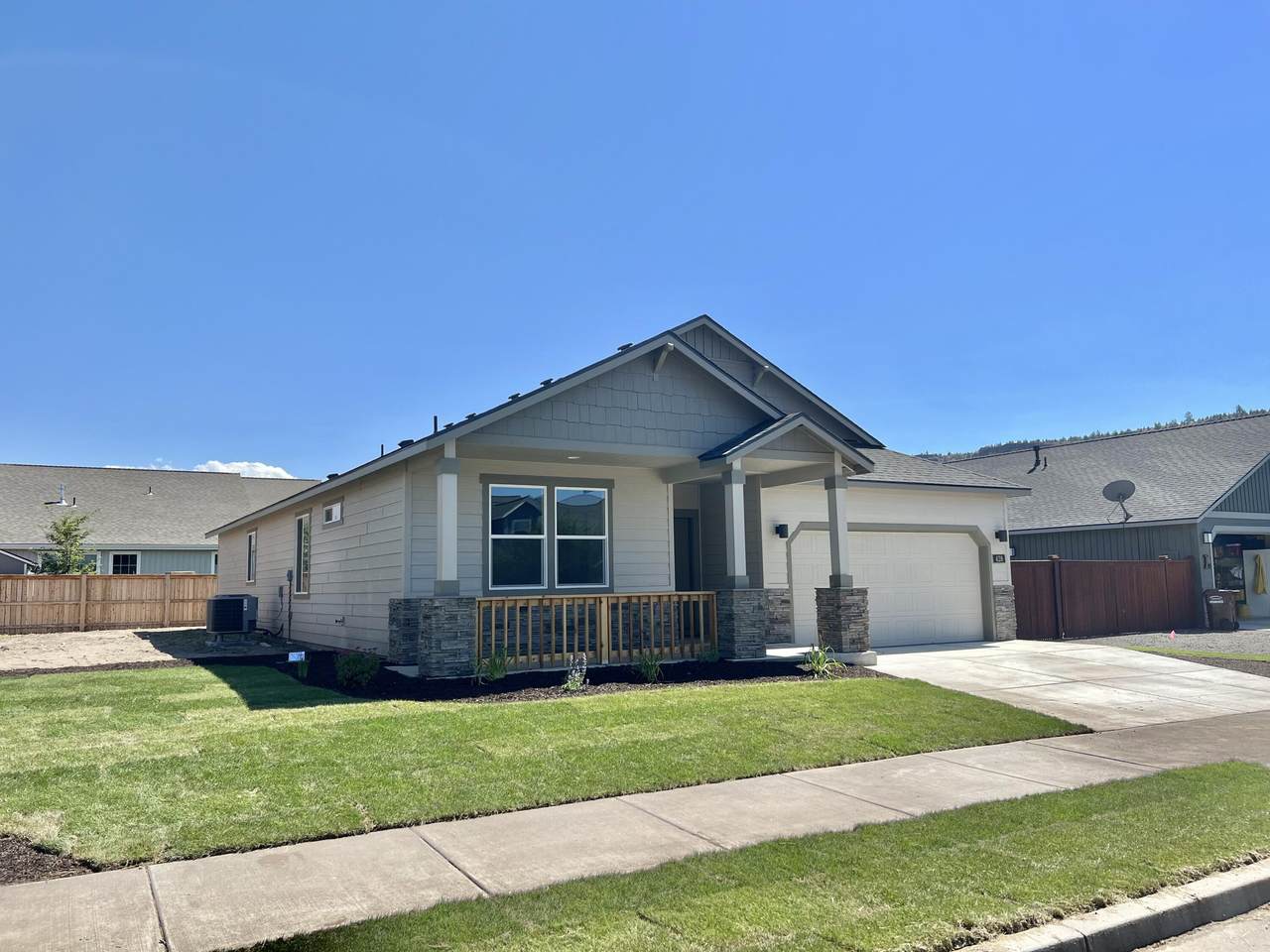 428 Pioneer Drive - Photo 1