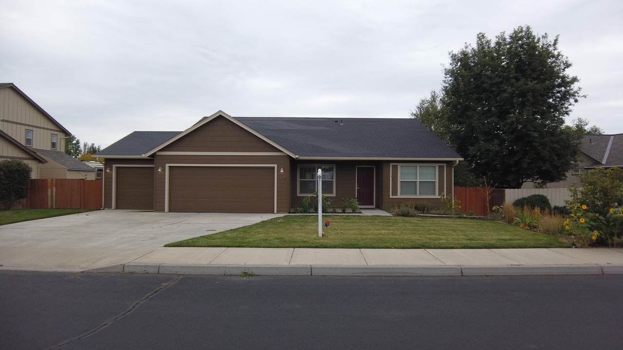 1334 Spruce Avenue - Photo 1