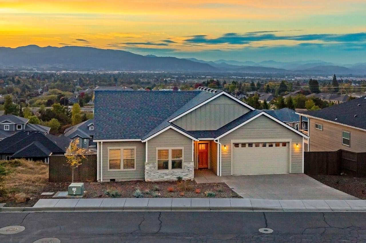 589 La Strada Circle - Photo 1