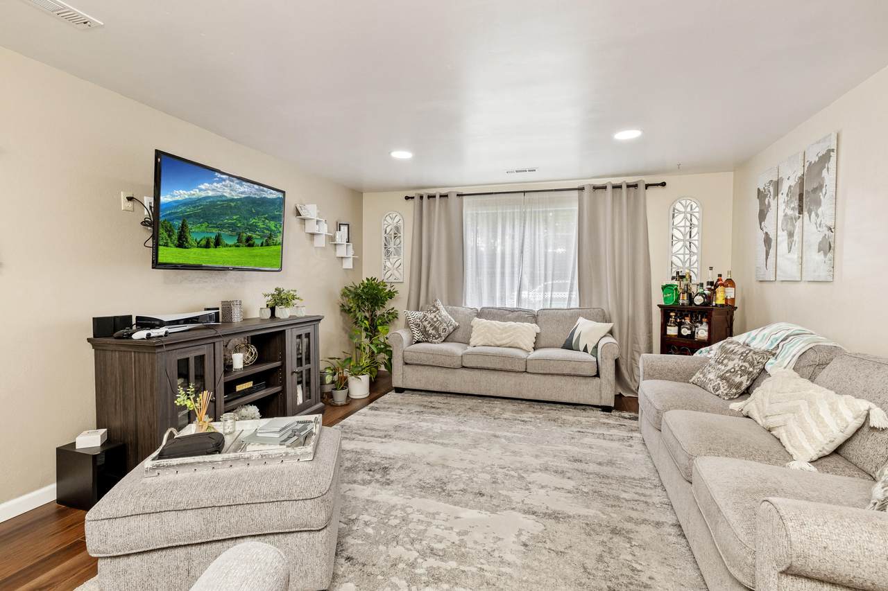 24 Bosc Way - Photo 1