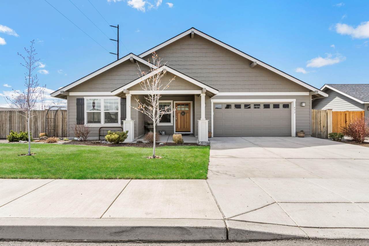 492 Oak Avenue - Photo 1