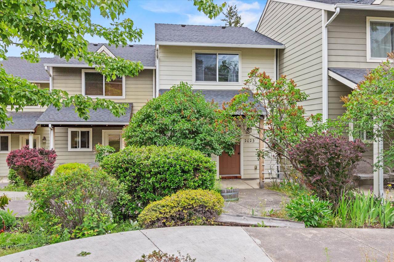 2023 Siskiyou Boulevard - Photo 1