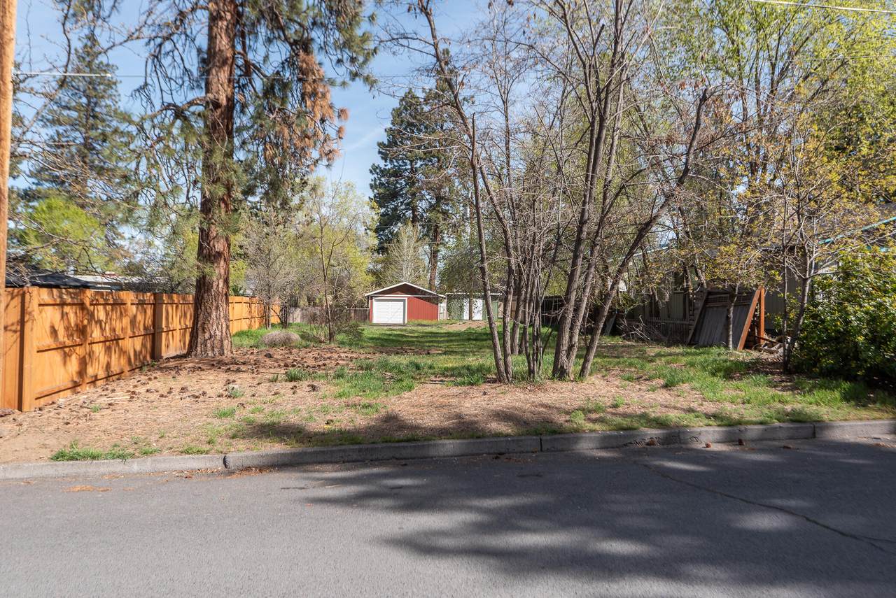 642 Seward Avenue - Photo 1