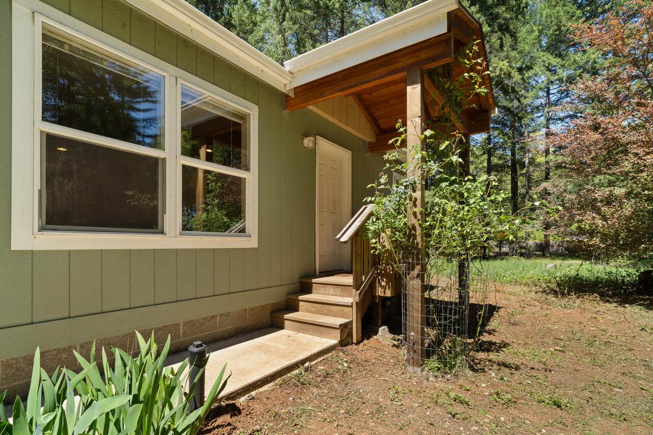 543 Pinewood Way - Photo 1