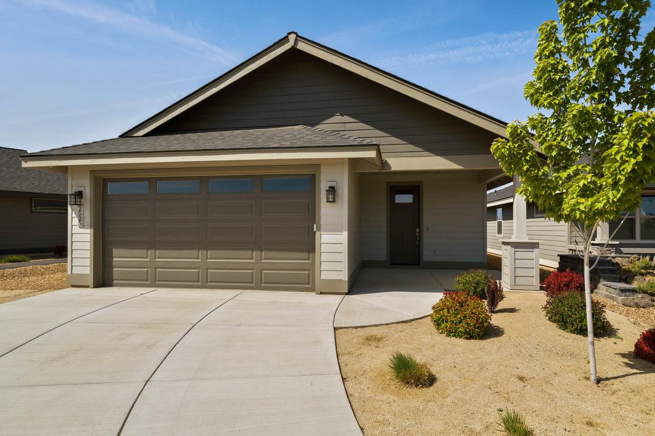 2525 Redwood Circle - Photo 1