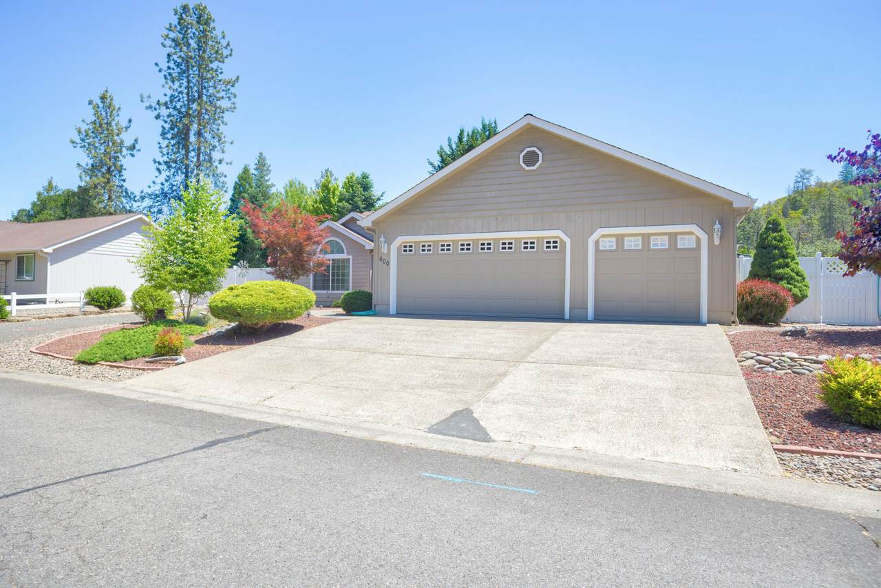 600 Yew Wood Drive - Photo 1
