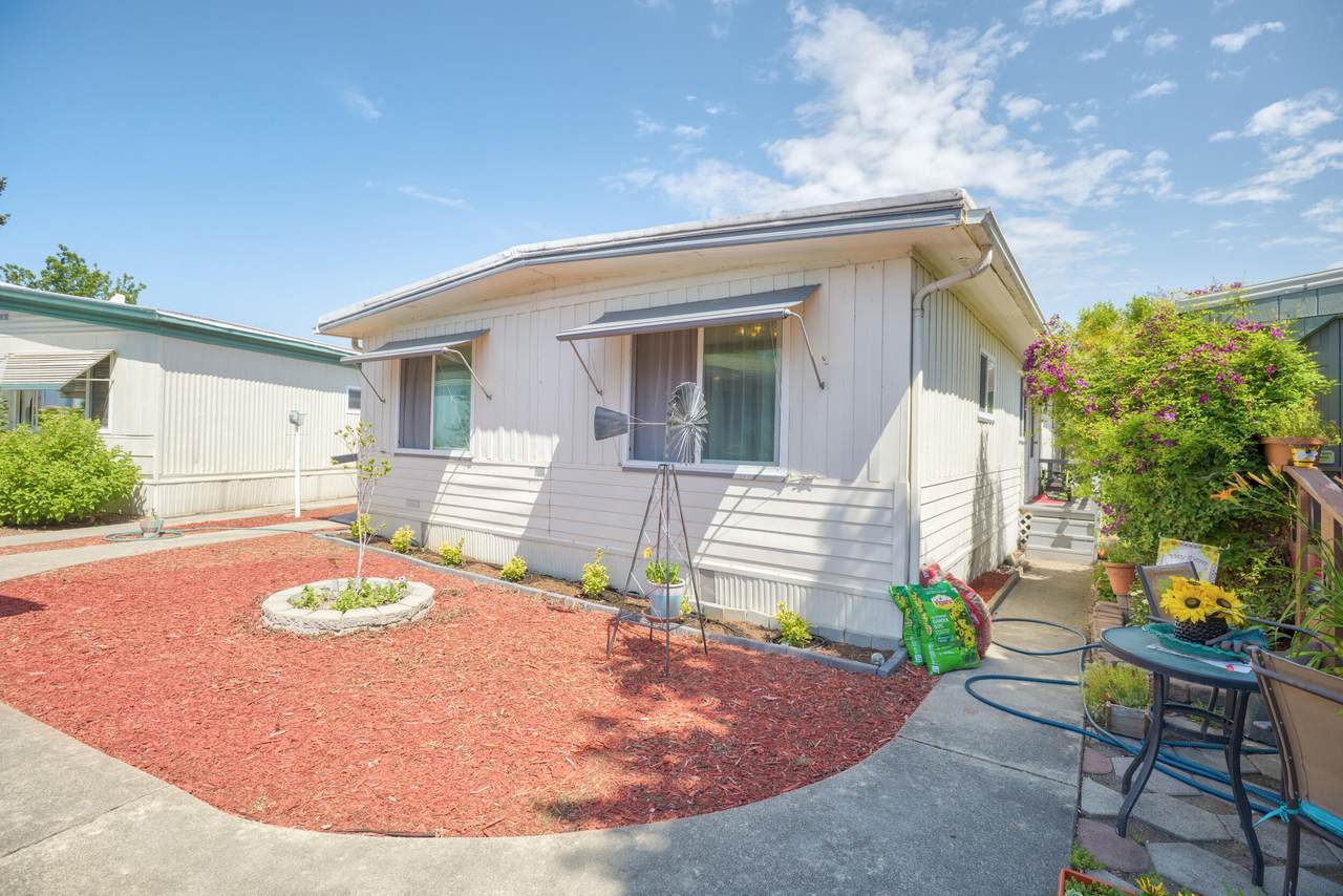 206 Kingsbury Drive - Photo 1