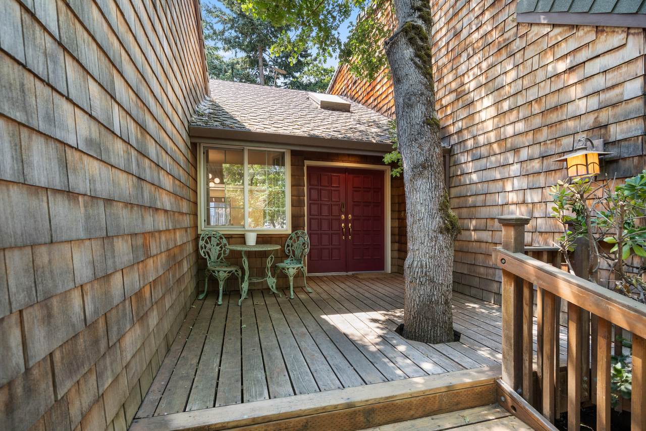 521 Sunrise Avenue - Photo 1