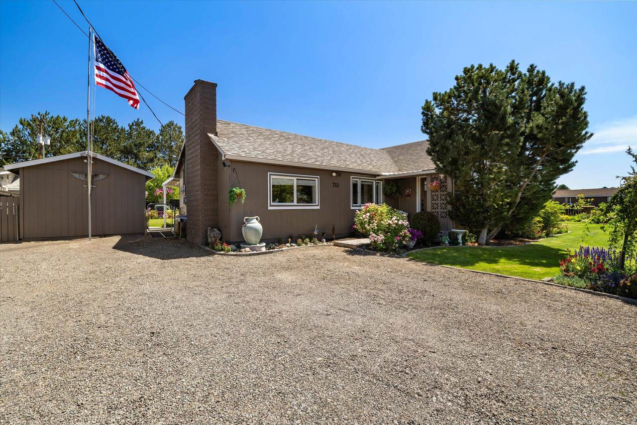 711 3rd Street - Photo 1