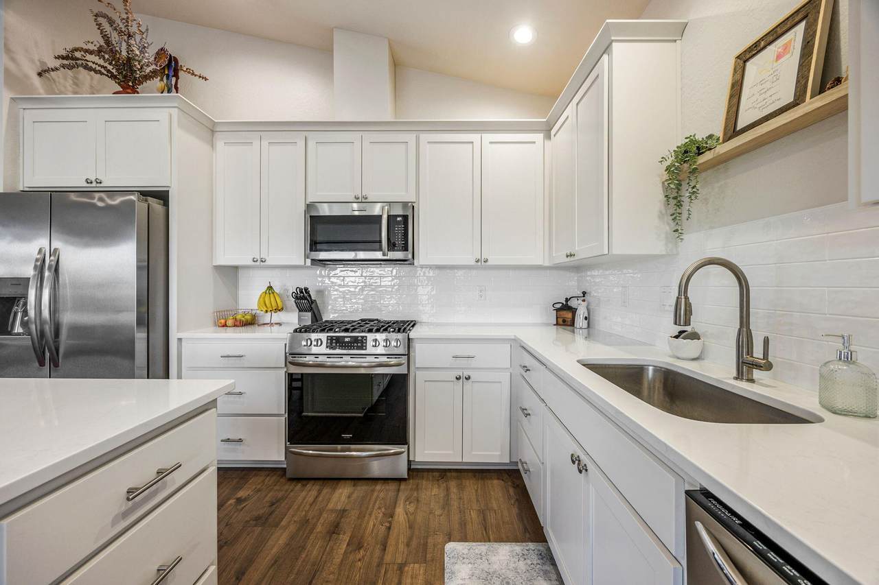 1653 Thomas Road - Photo 1