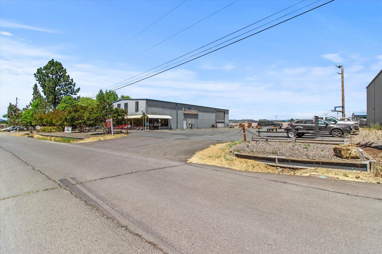 1055 Dillon Way - Photo 1