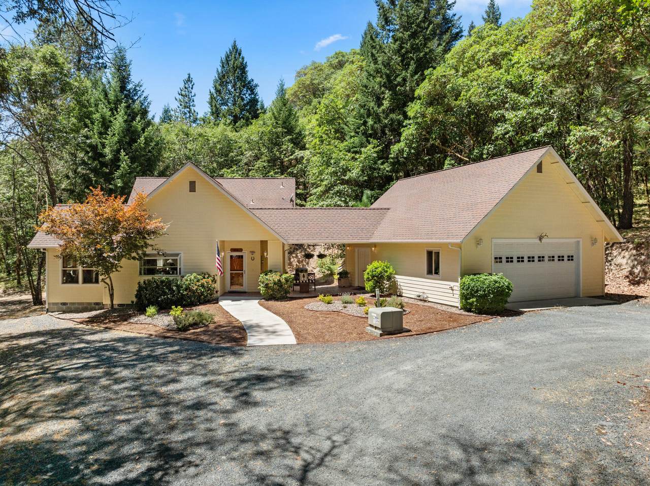 780 Pinecrest Drive - Photo 1