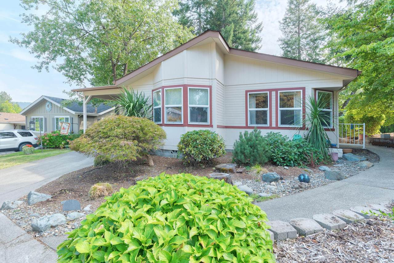 221 Creekside Drive - Photo 1