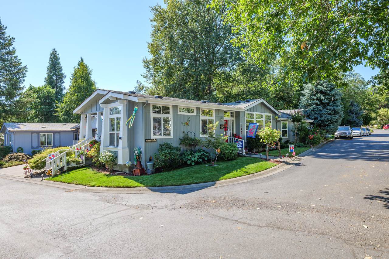 201 Creekside Drive - Photo 1