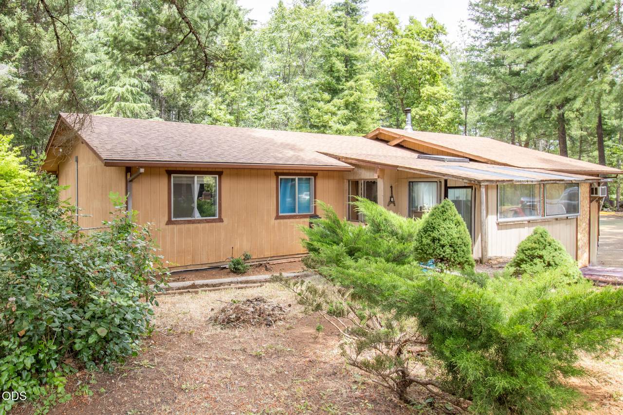 290 Crest Drive - Photo 1