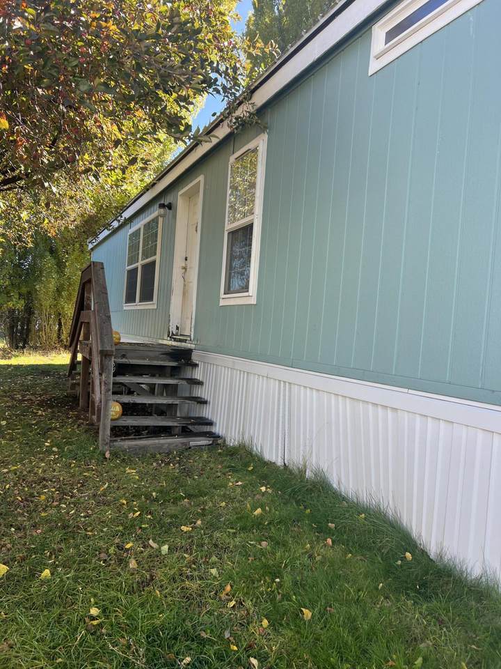 4000 Round Lake Road - Photo 1
