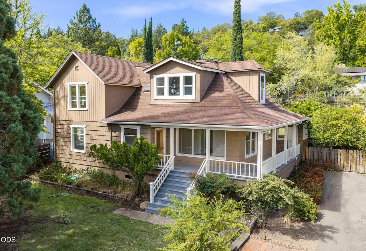 527 Chestnut Street - Photo 1