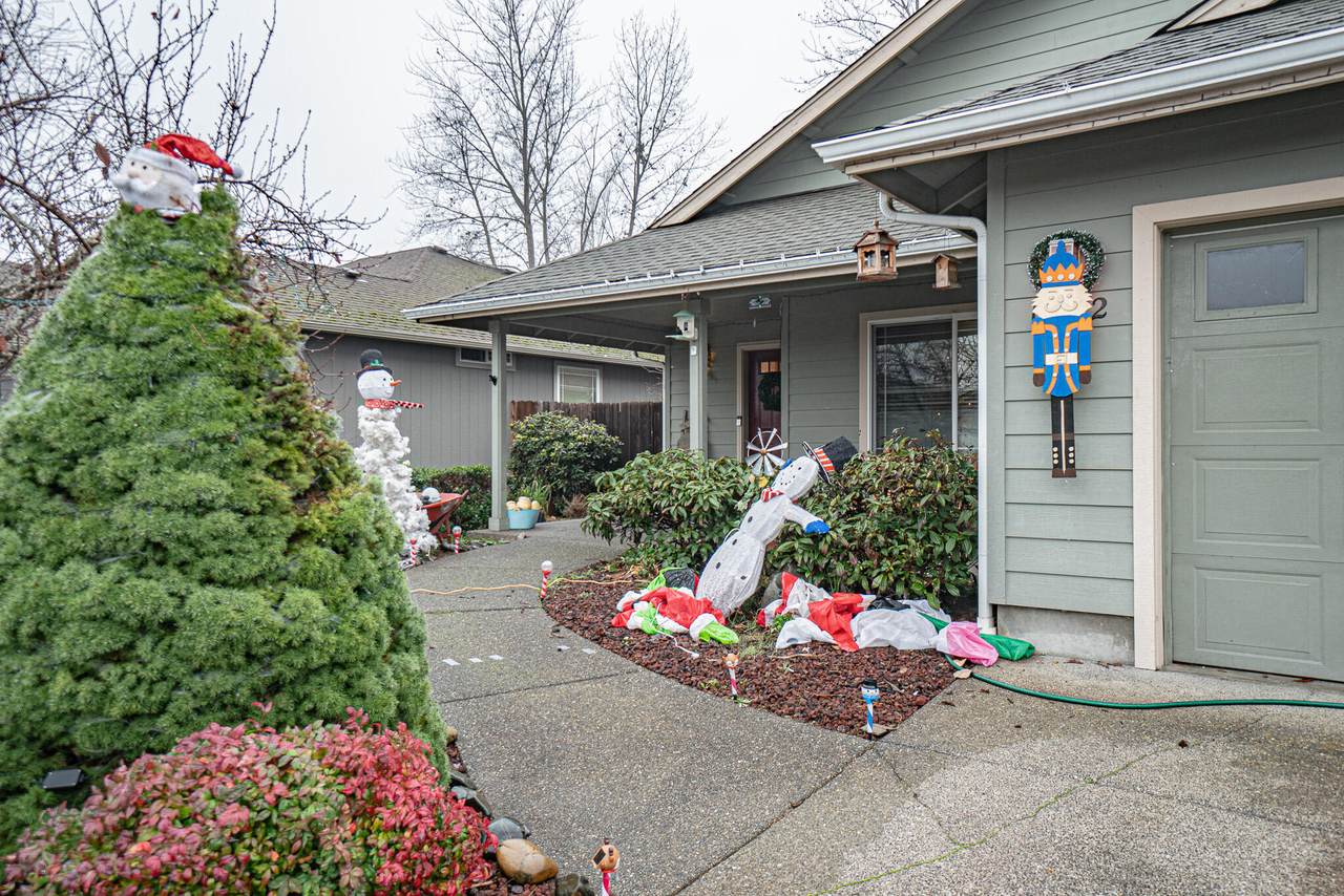 1672 Waterstone Drive - Photo 1