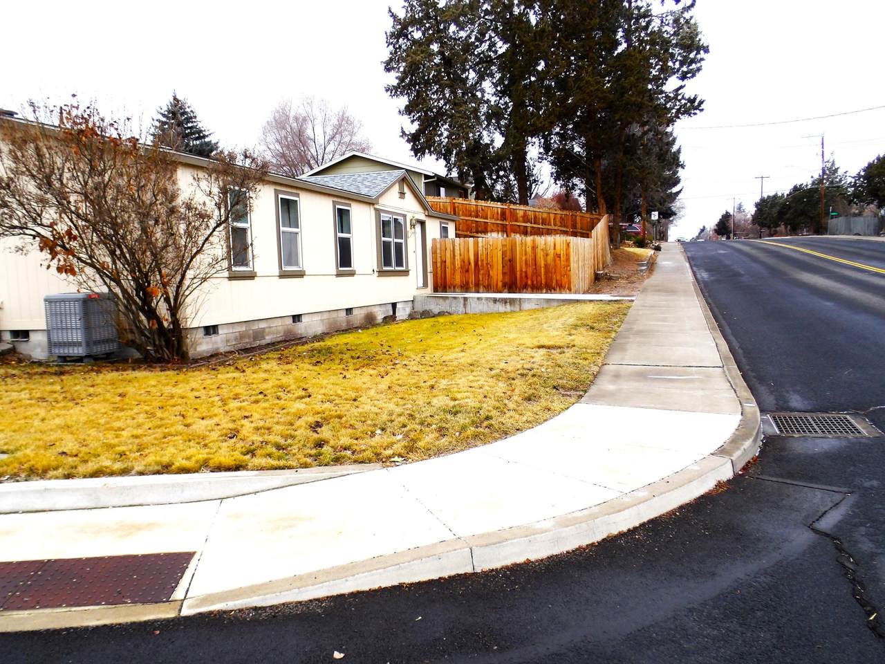 1907 20th Street - Photo 1