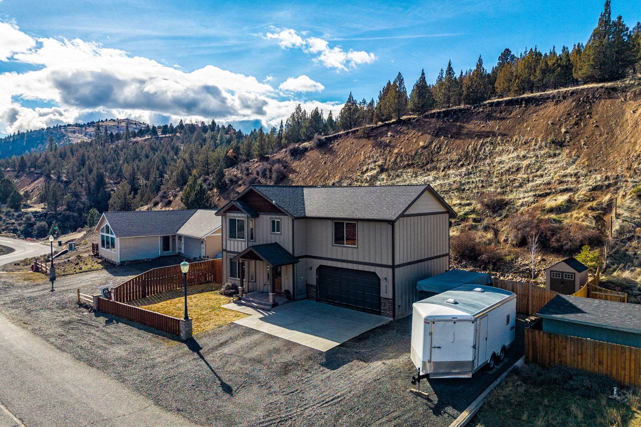 239 Elkview Drive - Photo 1