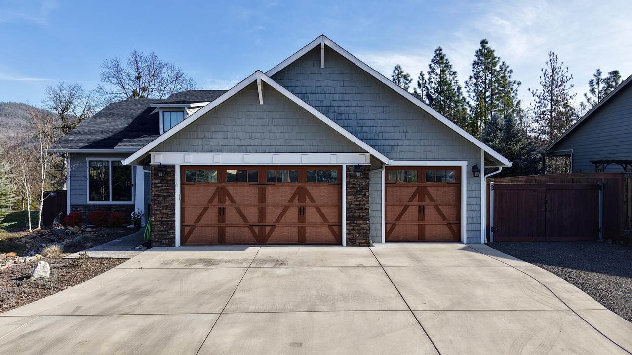 209 White Oak Way - Photo 1