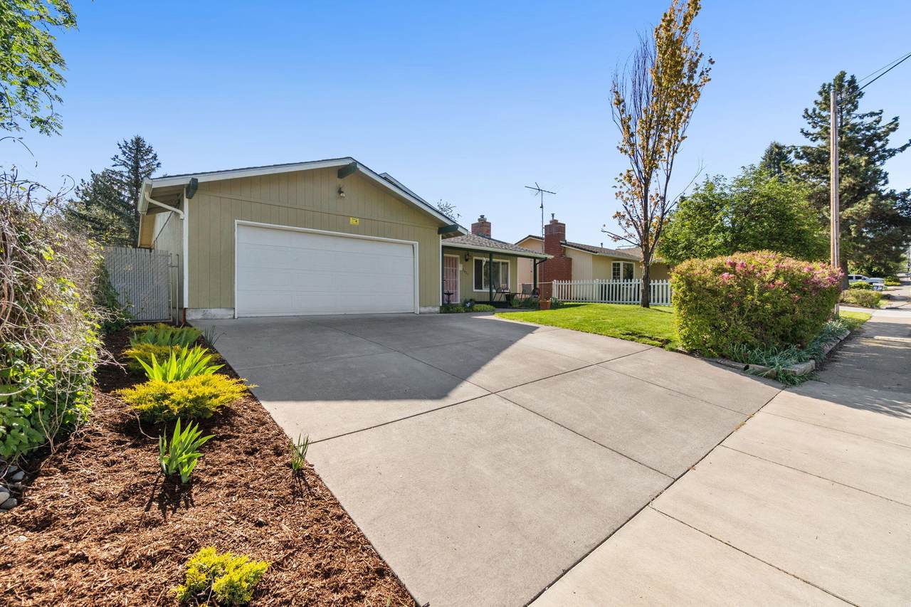 2627 Berkeley Street - Photo 1