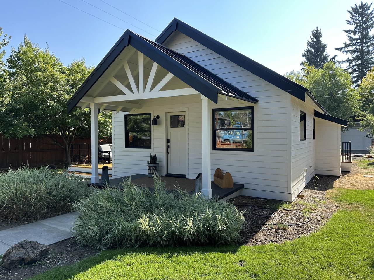 852 Columbia Street - Photo 1